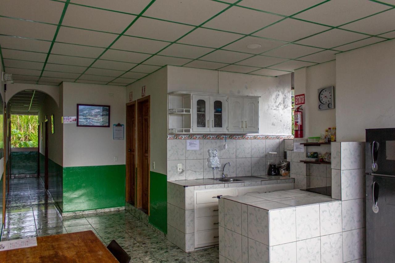 Hostal Limoncocha Тена Экстерьер фото